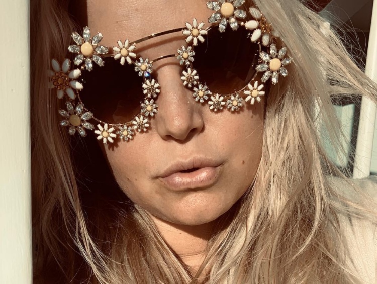 50 фото знаменитостей в причудливых солнечных очках