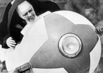 1962 Disneylend attraktsion katolicheskaya monakhinya