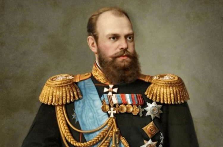 25 цветных фотопортретов царской династии Романовых
