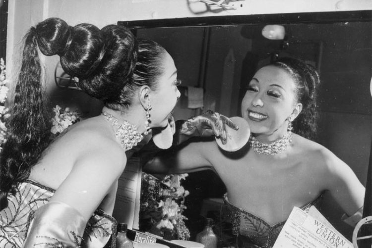 Josephine Baker retro foto zvozd s ulybkoy