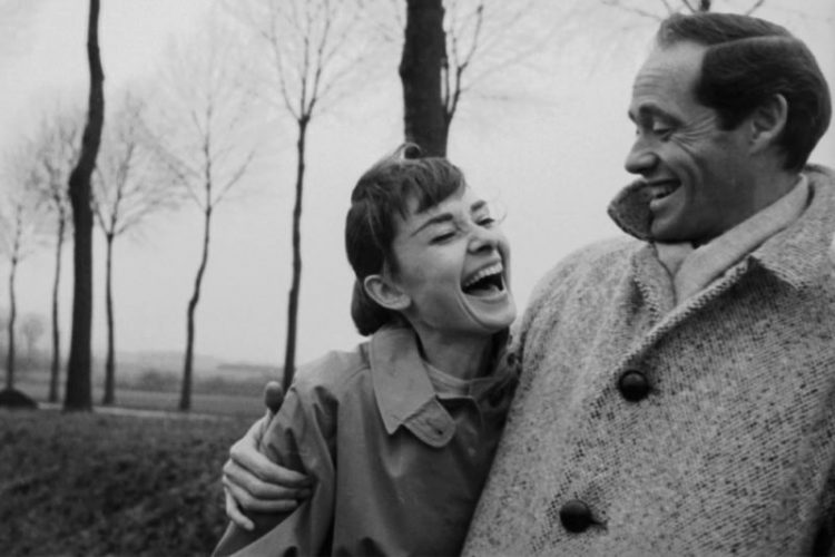 Audrey Hepburn and Mel Ferrer retro foto zvozd s ulybkoy