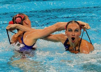 Смешное синхронное плавание