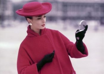 Эстетически привлекательные ретро фото красоток в городе