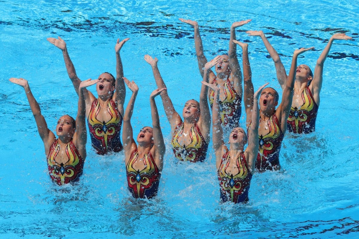 Synchronized Swim Comedy: A Hilarious Splash of Laughter