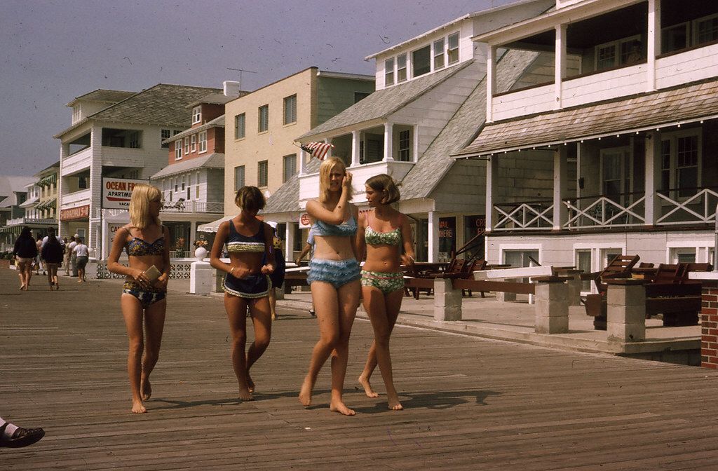 Vintage Vibes: Charming Beach Photos of Days Gone By