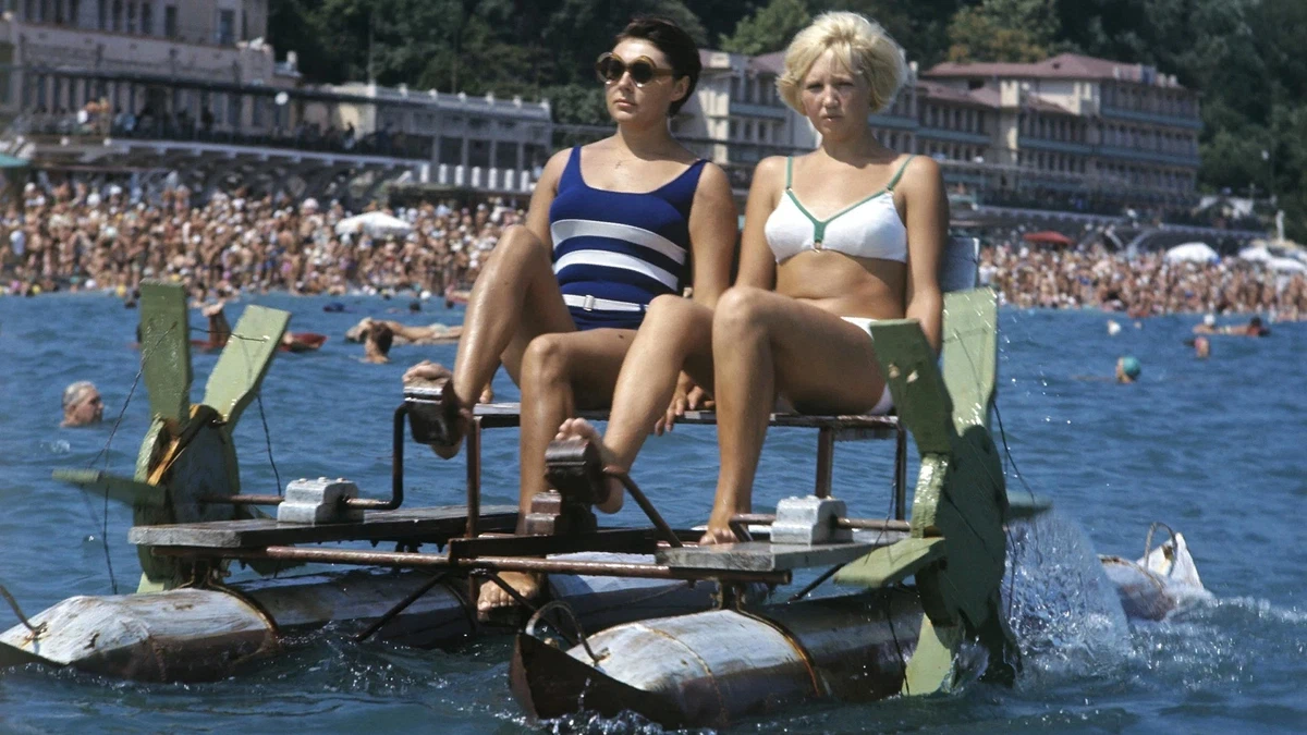 Vintage Vibes: Charming Beach Photos of Days Gone By