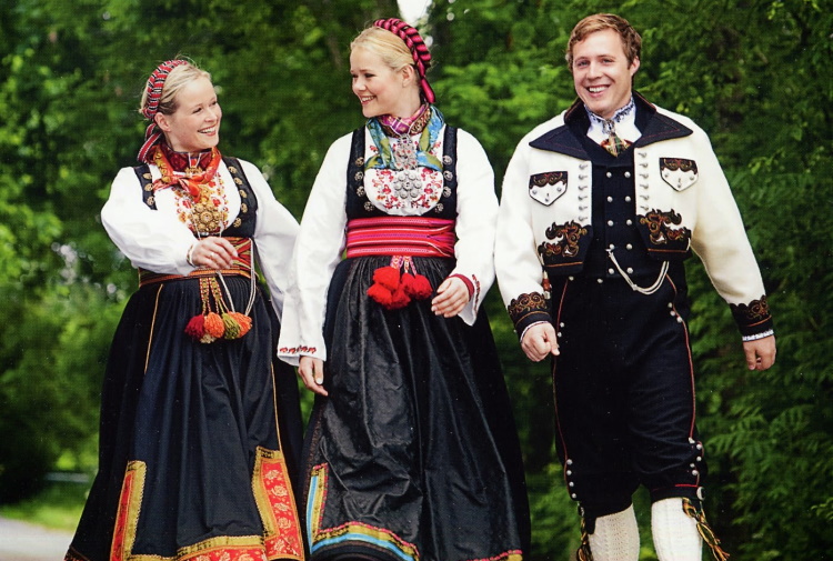 National Attire in Different Countries Worldwide: 30 Photos