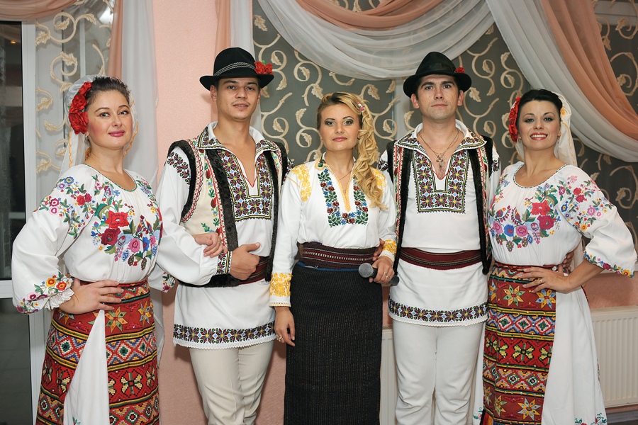 National Attire in Different Countries Worldwide: 30 Photos