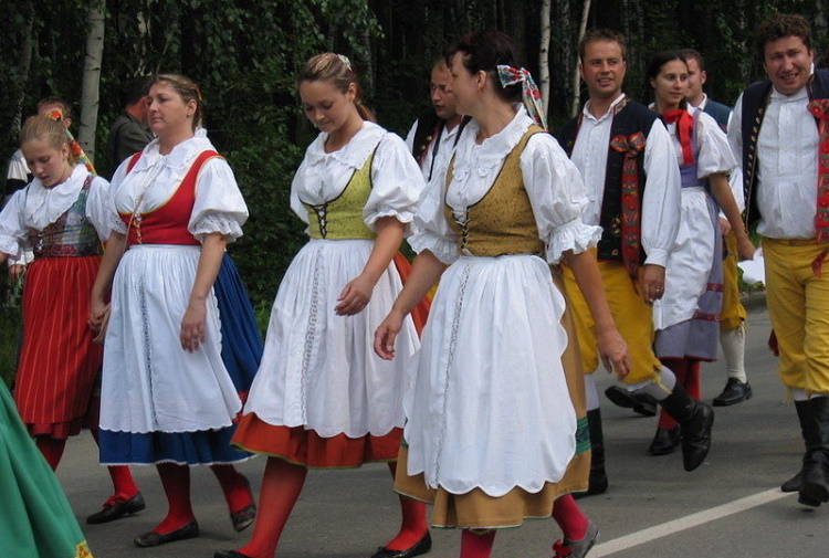 National Attire in Different Countries Worldwide: 30 Photos