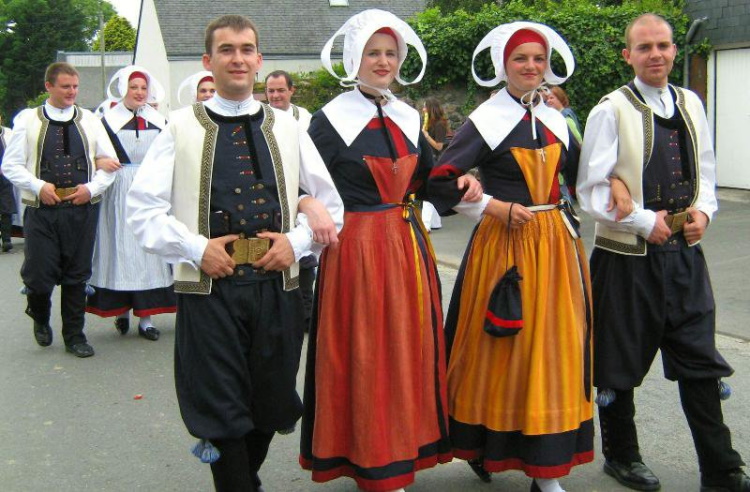 National Attire in Different Countries Worldwide: 30 Photos