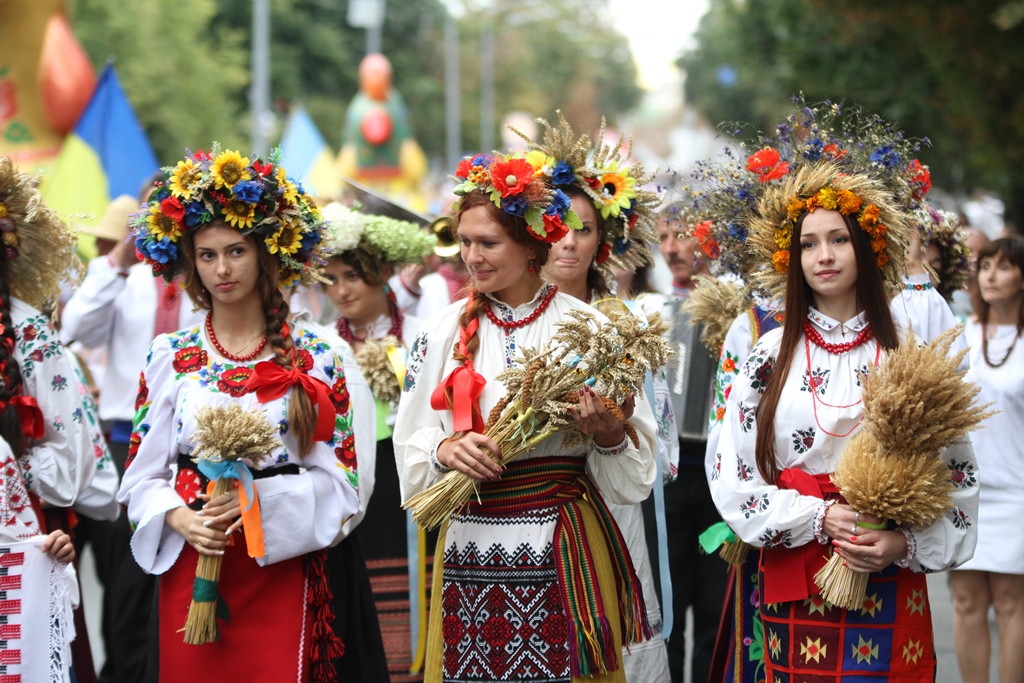 National Attire in Different Countries Worldwide: 30 Photos