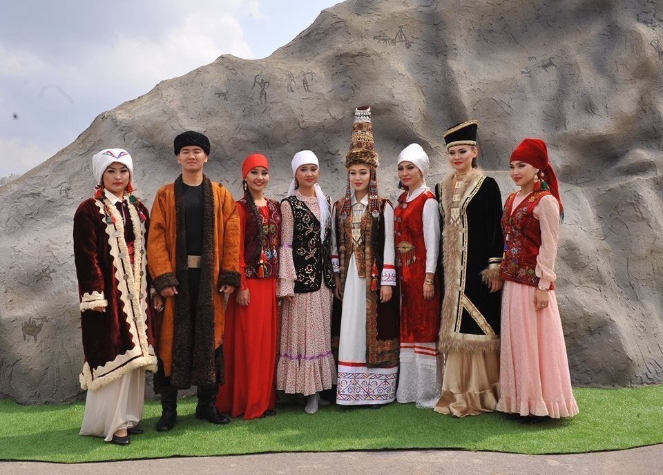 National Attire in Different Countries Worldwide: 30 Photos